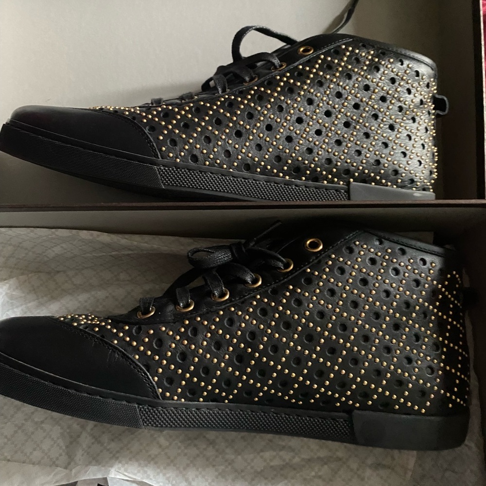 Black Gucci sneaks with gold stones. Size 38/8